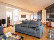 Piso en venta en Barcelona, Hostafrancs. Amplio piso con...