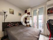 Piso en venta en Barcelona, Hostafrancs. Luz, calidez y...