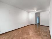 Piso en venta en Barcelona, La Bordeta. Piso en La...