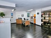 Piso en venta en Barcelona, La Guineueta. 2 LOCALES...