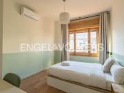 Piso en venta en Barcelona, Raval. Acogedor ático a un...