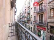 Piso en venta en Barcelona, Raval. Amplio piso reformado...