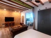 Piso en venta en Barcelona, Raval. Reformado con diseño...