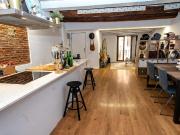 Piso en venta en Barcelona, Raval. Reformado con terraza...