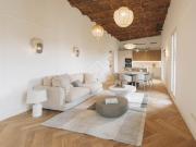 Piso en venta en Barcelona, Sant Antoni. Piso de tres...
