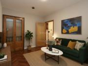 Piso en venta en Barcelona, Sant Antoni. Piso luminoso...