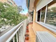 Piso en venta en Barcelona, Sants Badal. Amplio y...