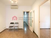 Piso en venta en Barcelona, Sants. Piso esquinero y...