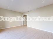 Piso en venta en Barcelona, Sants. Piso Reformado En...