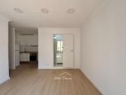 Piso en venta en Barcelona, Sants. Un refugio con...