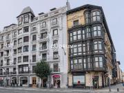 Piso en venta en Bilbao, Zabalburu. Vivienda de 3...