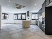 Piso en venta en calle De València, Barcelona, de 100 m²...