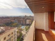 Piso en venta en Gijón, La Arena. Piso con vistas al...