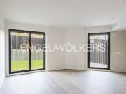 Piso en venta en Madrid, Costillares. Bajo con jardín...