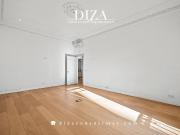 Piso en venta en Madrid, Jerónimos. Joya a reformar en...