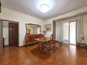 Piso en venta en Madrid, Lucero. Piso en venta en Calle...