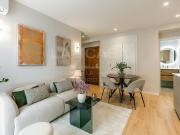 Piso en venta en Madrid, Nueva España. Elegante piso...