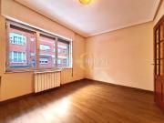 Piso en venta en Oviedo, Plaza de América. Piso en el...