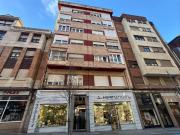 Piso en venta en Torrelavega, Centro. Piso de tres...