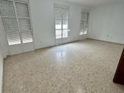 Piso en venta en Utrera, Salesianos. SE VENDE PISO...