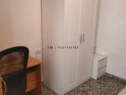 Piso en venta en Valencia, Beteró. Piso de tres...