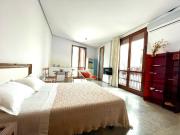 Piso estudio en alquiler en centro de la ciudad con TODO...