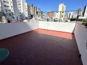 Piso exclusivo con patio, de escalera macrocentro