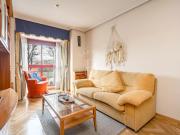 Piso exterior de estilo clásico en urbanización privada...