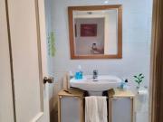 Piso exterior en alquiler con balcón, ascensor y 2 baños...