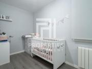 Piso exterior en finca seminueva con balcón en perfecto...