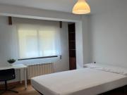 Piso junto a traductores