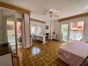 Piso luminoso con ascensor en el centro