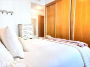 Piso luminoso con piscina y garaje junto a Juan de Borbón