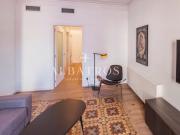 Piso modernista Catalán de tres habitaciones por Plaza...
