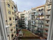 PISO MUY LUMINOSO CON BALCÓN