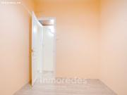 Piso reformado con balcón en venta en Sagrada Familia,...