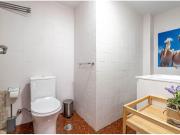 ? Piso reformado con terraza y gran potencial en venta...