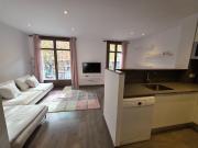 Piso reformado de 61 m2 en finca regia del Paral·lel...