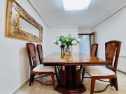 Piso reformado de gran tamaño a dos calles con cochera...