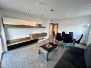 Piso seminuevo con terraza, piscina y parking en Zona...