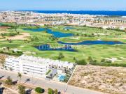 Pisos de 2 y 3 Dormitorios con Piscina Junto al Golf en...