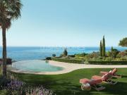 Pisos Luminosos con Interiores Iluminados por el Sol en...