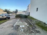 Place de parking extérieure idéalement située