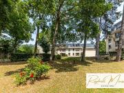 Place Laboulaye, au calme, appartement trois pièces en derni