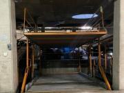 Places de parc intérieures sur lift au centre ville de...