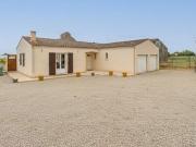 Plain pied de trois chambres avec une commodité ex