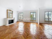 PLAINE MONCEAU 5EME ETAGE BALCON