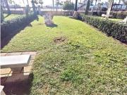 Planta baja con jardín en primera línea