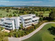 Planta baja dúplex con jardín privado y vistas al golf...