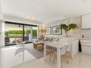 Planta baja en venta en Estepona, Benatalaya. Plantas bajas.